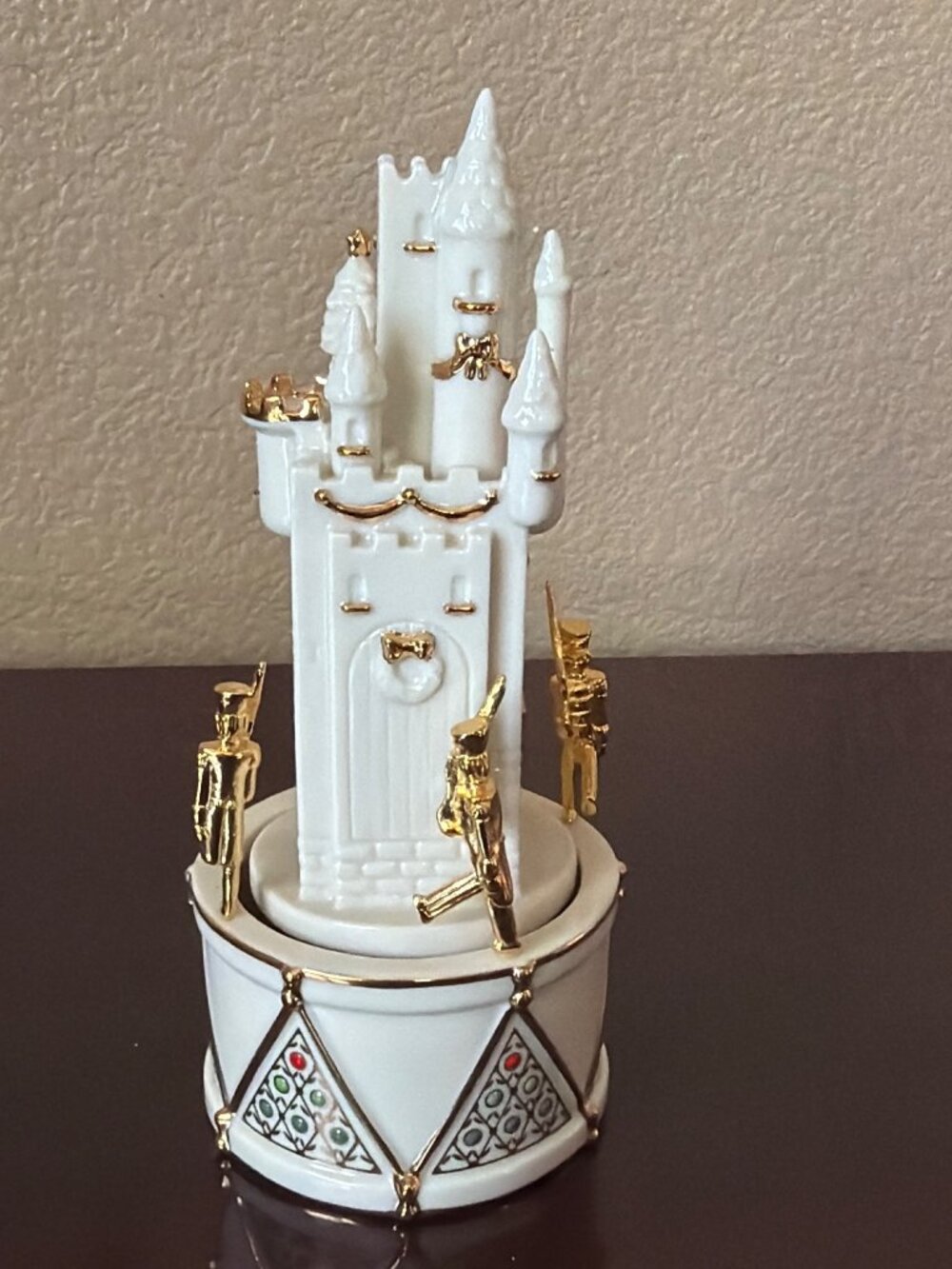 Lenox China Jewels Musical Castle Nutcracker Soldiers Gold Trim -No Box - Picture 3 of 14